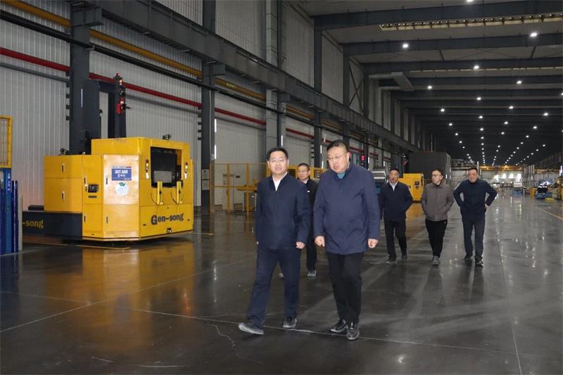 鞏義市委書(shū)記、市長(zhǎng)郭程明蒞臨明泰鋁業(yè)慰問(wèn)一線員工