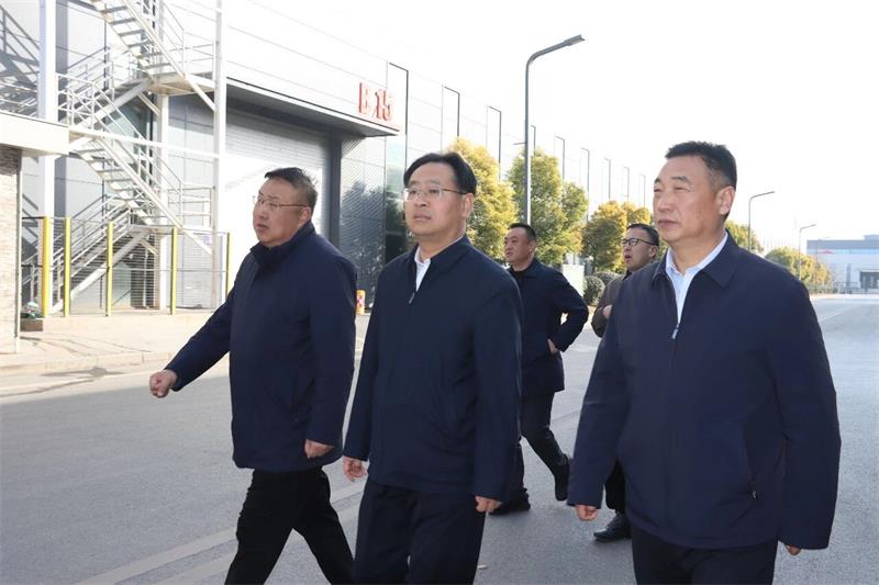 鞏義市委書(shū)記、市長(zhǎng)郭程明蒞臨明泰鋁業(yè)慰問(wèn)一線員工